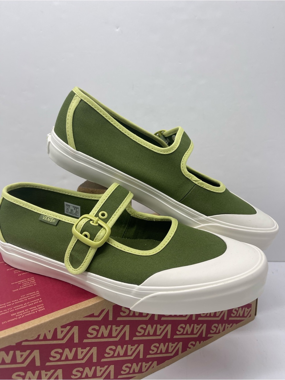 Vans WMNS Sz 8.5 Mary Jane Ballerina Green
VN000CRRCX1 Sandals Sneakers - Picture 7 of 16